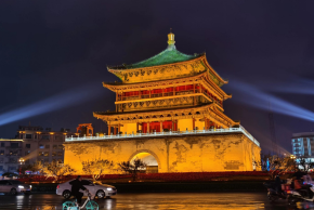 西安 鐘楼や、城壁、西大街の夜景
