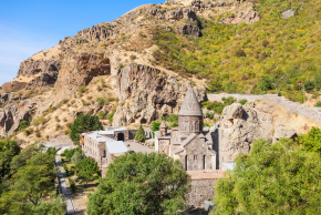 ゲガルド岩窟修道院