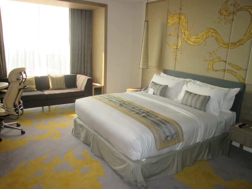 ラオス　クラウンプラザ