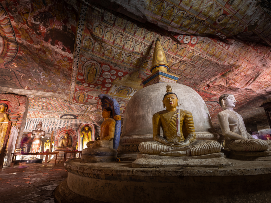 スリランカ　ダンブッラの石窟寺院観光