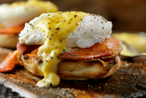 エッグベネディクト