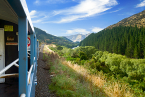 ノルウエー滝や渓谷