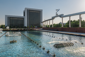 タシケント　独立広場