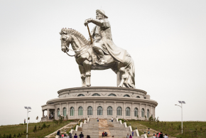 チンギス・ハーン騎馬像