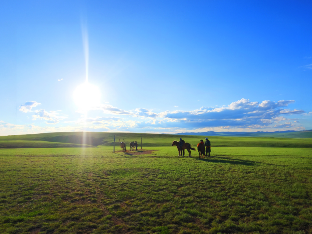 モンゴル　乗馬　（イメージ）