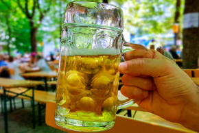 ヴィクトゥアリエン市場ビアガーデン