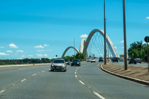 クロスボーダー専用車