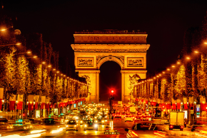 パリ　シャンゼリゼ通り　イルミネーション