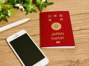 パスポートとスマホ