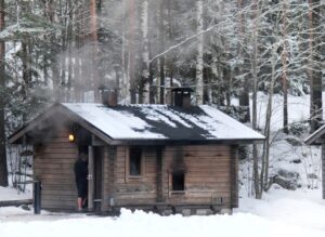 フィンランドのスモークサウナ小屋
