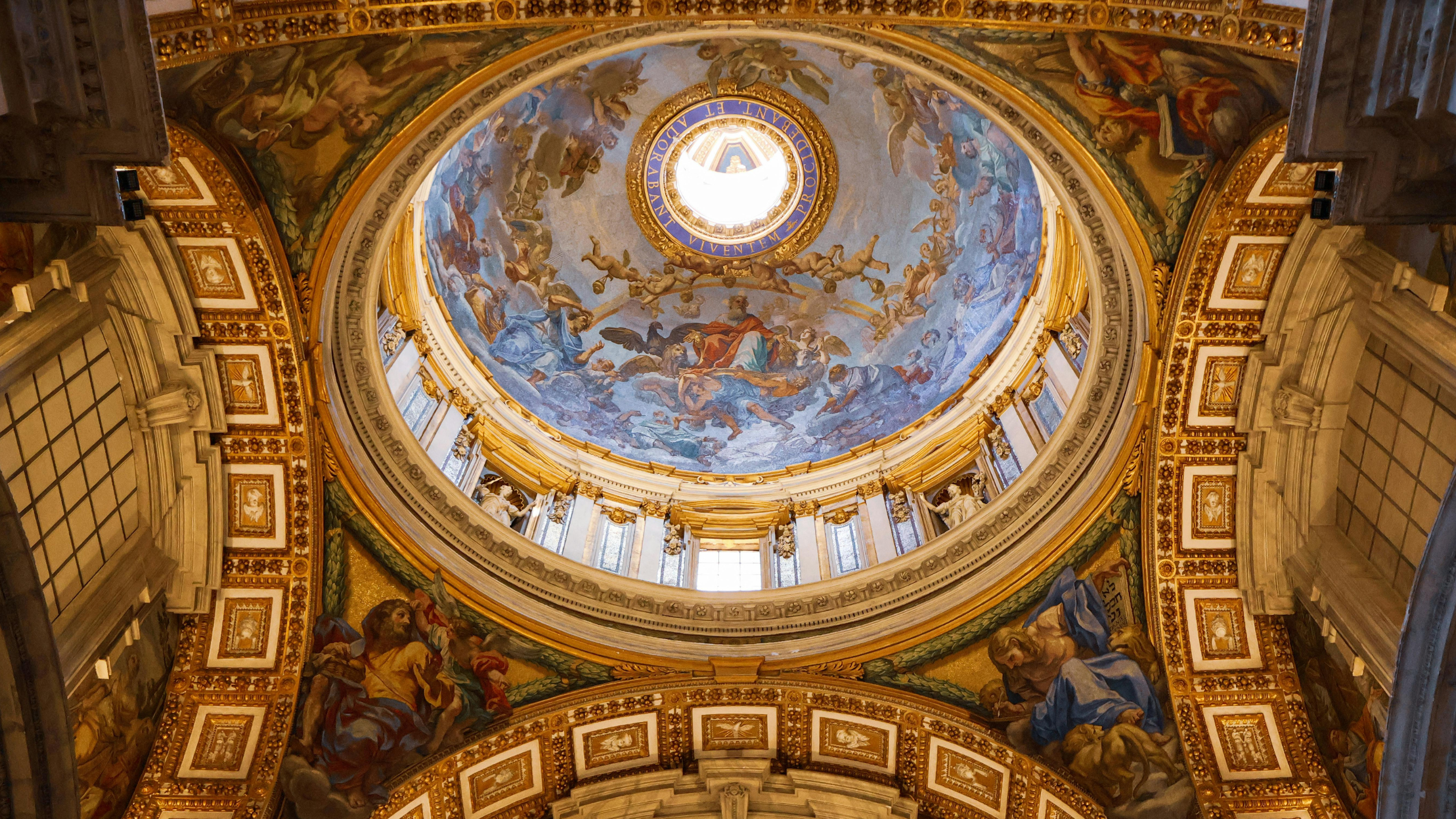 サン・ピエトロ寺院　洗礼堂内部