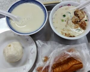 鹹豆漿と揚げパン　台湾の定番朝食