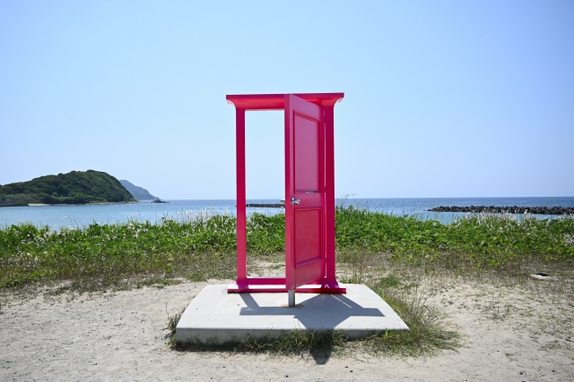 糸島・ジハングンのピンクのドア