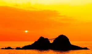 落陽の夫婦岩(糸島市・二見ケ浦)