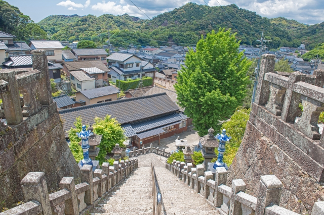 陶山神社の石段と社務所　佐賀県　有田